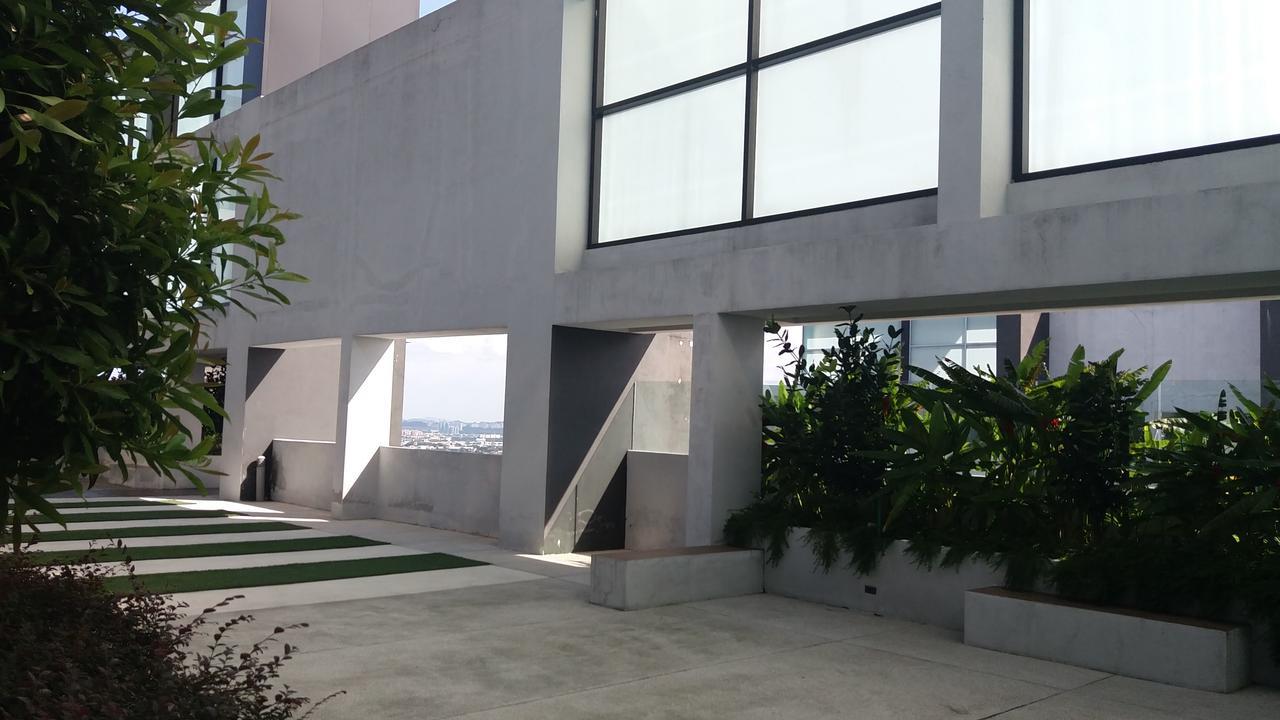 A Suites - Atria Sofo Suites Petaling Jaya Luaran gambar